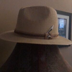 Tommy Bahama hat never been worn